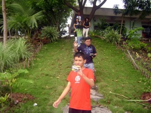 Paquet walking to the Gensan Fishport
