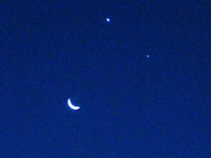 The Smiling Heavenly Objects as Captured in Australia