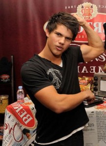 taylor-lautner-muscles-1 taylor-lautner-muscles-1