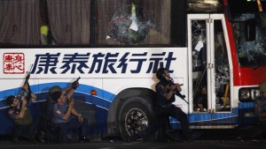 Mediocre Philippine Police take on the bus of the Hostage Taking Drama
