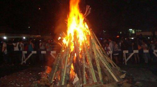 Ateneo Scandal: Bonfire, Ateneans burning La Salle Player Names